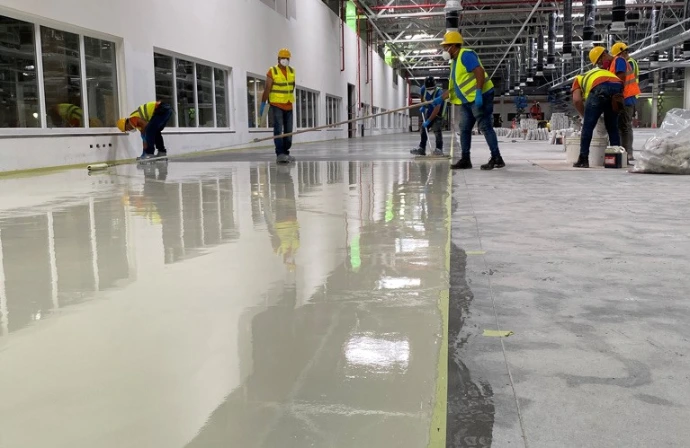 Aplicación de pisos industriales para instalaciones productivas
